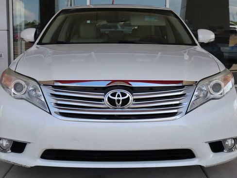 Used 2011 Toyota Avalon Limited FWD image 2