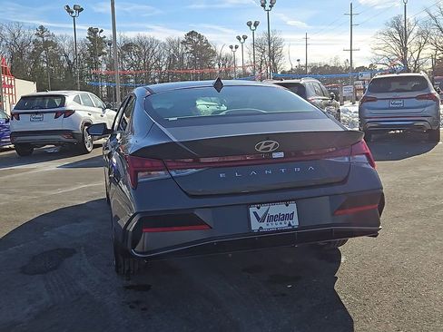 Used 2025 Hyundai Elantra SEL image 7