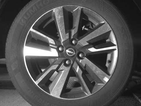 Used 2025 Nissan Versa SV FWD image 18