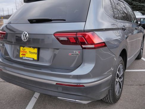 Used 2018 Volkswagen Tiguan SE w/ Panoramic Sunroof Package image 17