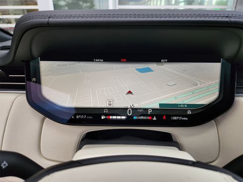 Used 2022 Land Rover Range Rover Long Wheelbase SE image 17