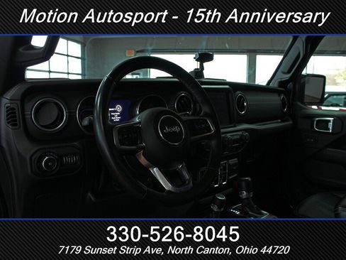 Used 2018 Jeep Wrangler Unlimited Sahara w/ Uconnect 4C Nav & Sound Group AWD/4WD image 18