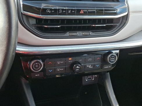 Certified 2022 Jeep Compass Limited image 29