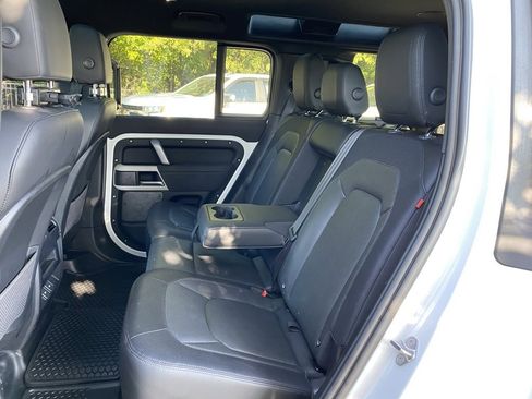 Used 2023 Land Rover Defender 110 X-Dynamic SE image 33