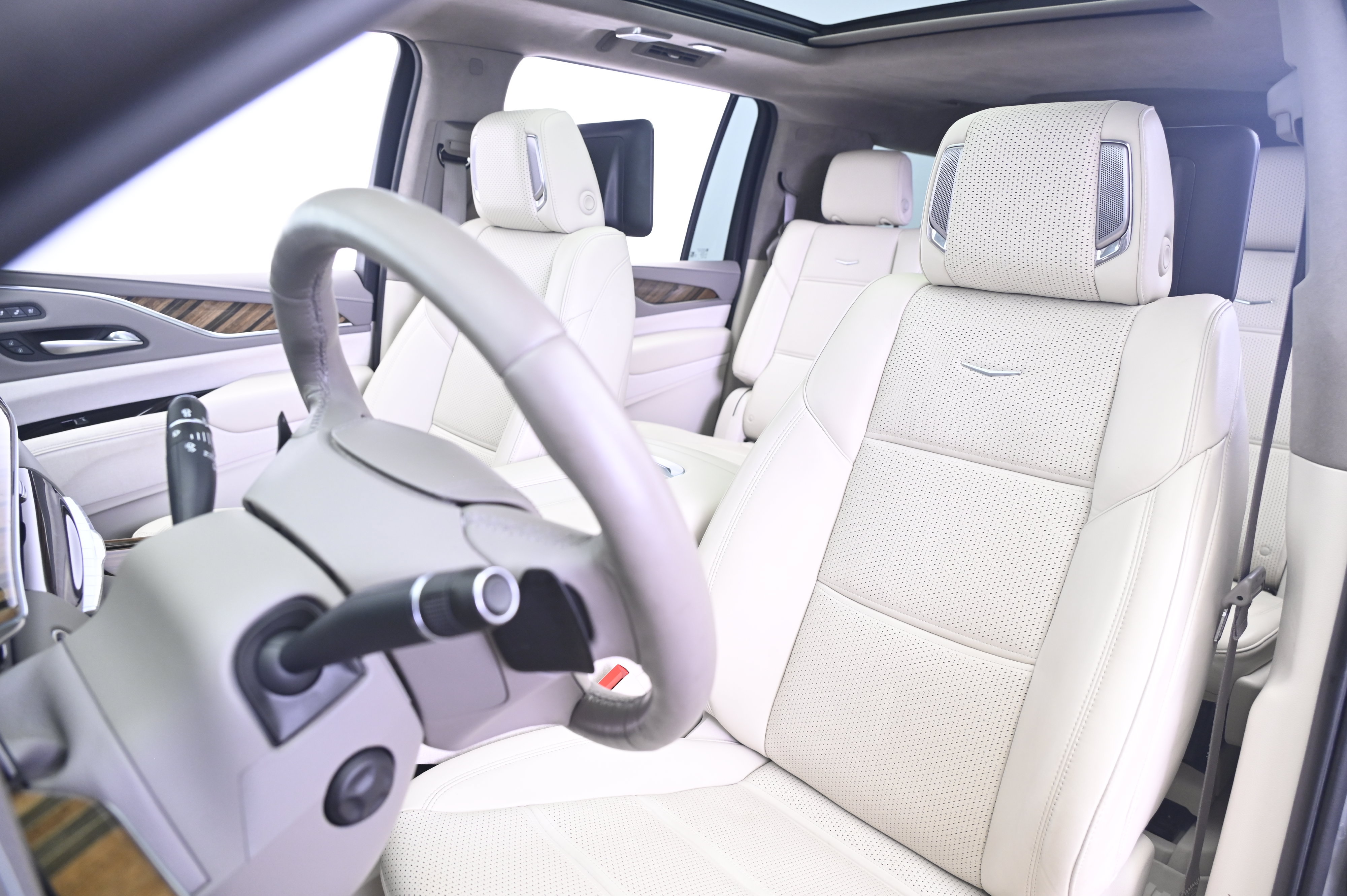 Used 2022 Cadillac Escalade ESV Premium Luxury Platinum AWD/4WD image 32