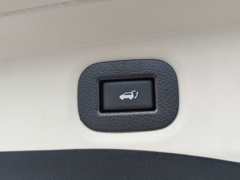 Used 2019 Nissan Rogue SV image 17
