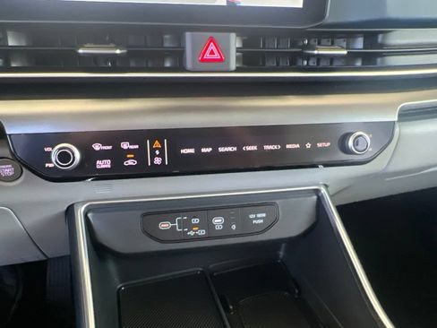 Certified 2025 Kia Carnival SX w/ SX Dark Edition Package FWD image 56