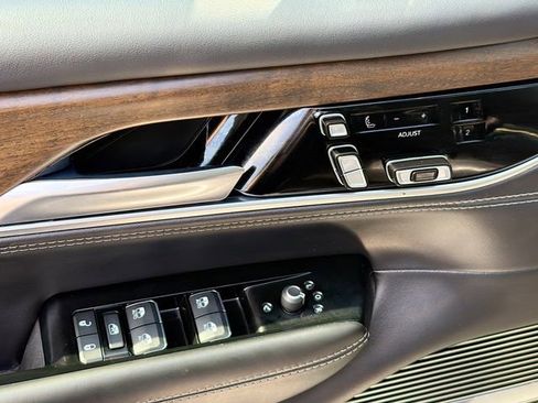 Used 2022 Jeep Grand Wagoneer Series II AWD/4WD image 19