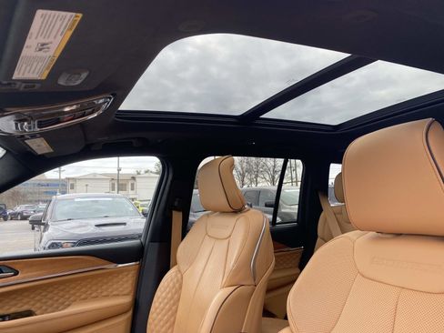 Certified 2025 Jeep Grand Cherokee Summit image 36