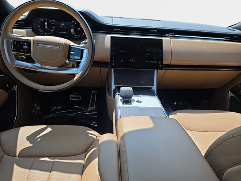 Used 2025 Land Rover Range Rover SE AWD/4WD image 9