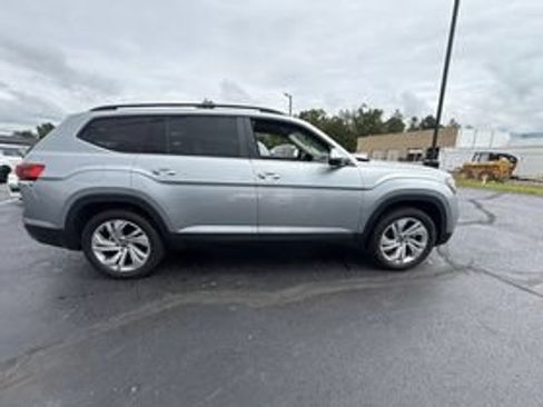 Used 2022 Volkswagen Atlas SE FWD image 2