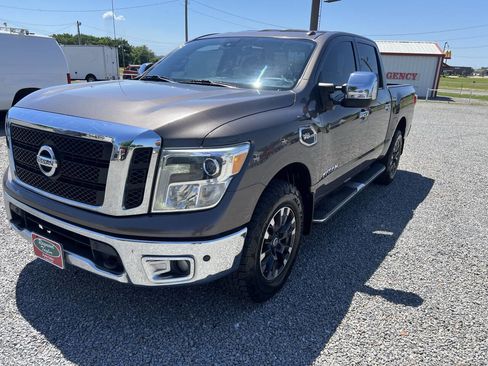 Used 2017 Nissan Titan SL w/ Off-Road Package AWD/4WD image 7