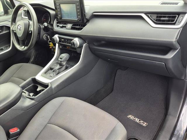 Used 2019 Toyota RAV4 LE FWD image 20