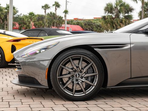 Used 2020 Aston Martin DB11 Volante RWD image 36