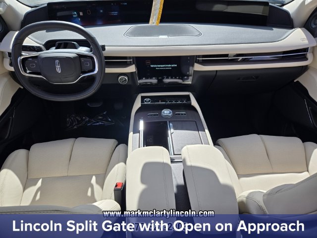 New 2027 Lincoln Navigator Premiere AWD/4WD image 14