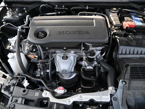 Used 2025 Honda Civic Sport image 36