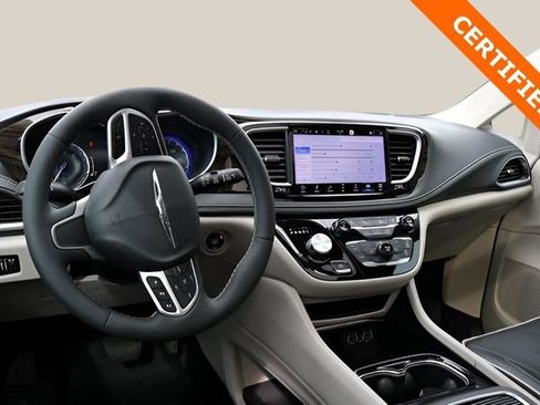 Used 2023 Chrysler Pacifica Limited image 14