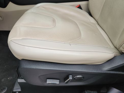 Used 2019 Ford Edge Titanium FWD image 26