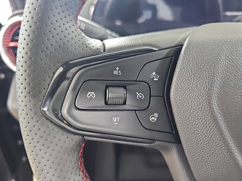 Certified 2025 Chevrolet Trax RS w/ Sunroof Package image 21