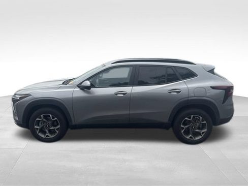 Used 2026 Chevrolet Trax LT FWD image 5