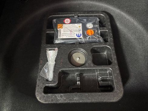 Certified 2024 Jeep Compass Limited image 10