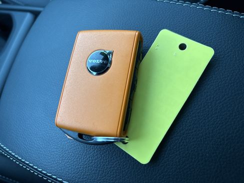 Used 2025 Volvo XC40 B5 Core image 29