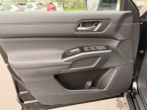 New 2026 Nissan Pathfinder SL image 10