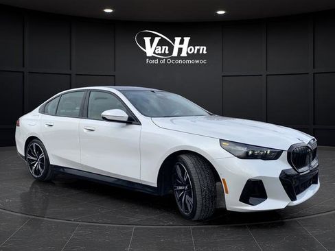 Used 2024 BMW 540i xDrive w/ Executive Package image 40