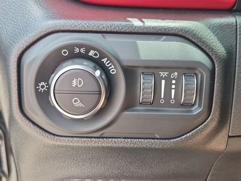 Used 2022 Jeep Gladiator Rubicon w/ LED Lighting Group AWD/4WD image 18