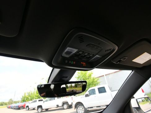 Used 2023 Chevrolet Traverse Premier AWD/4WD image 34