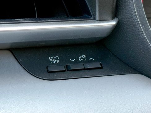 Used 2022 Toyota Highlander LE image 31