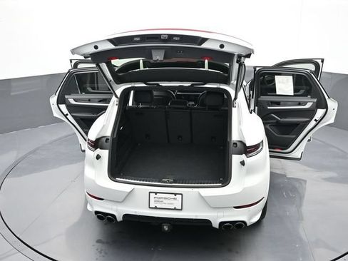 Certified 2025 Porsche Cayenne AWD/4WD image 27