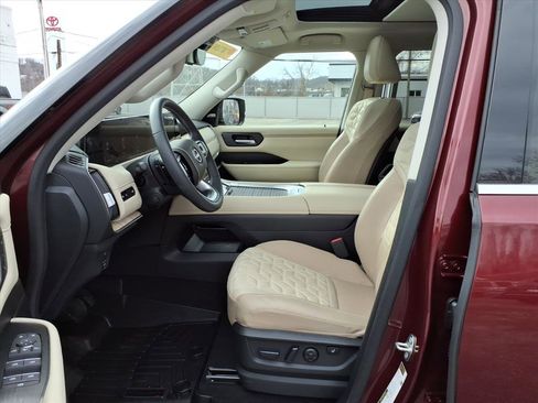 Used 2025 Nissan Armada Platinum Reserve image 10