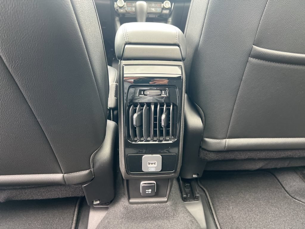 New 2025 Jeep Compass Limited w/ Sun & Sound Group AWD/4WD image 16