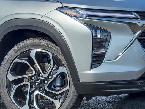 New 2026 Chevrolet Trax RS w/ Sunroof Package image 3