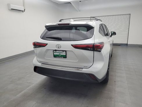 Used 2022 Toyota Highlander XLE image 7