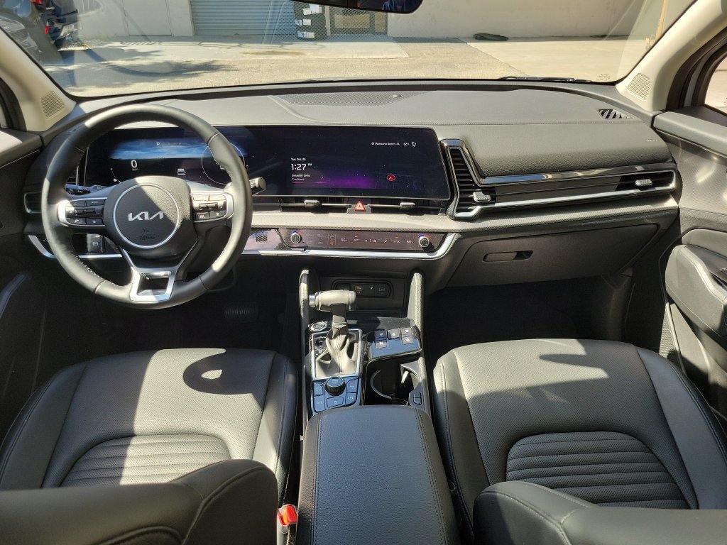 Used 2025 Kia Sportage SX FWD image 9