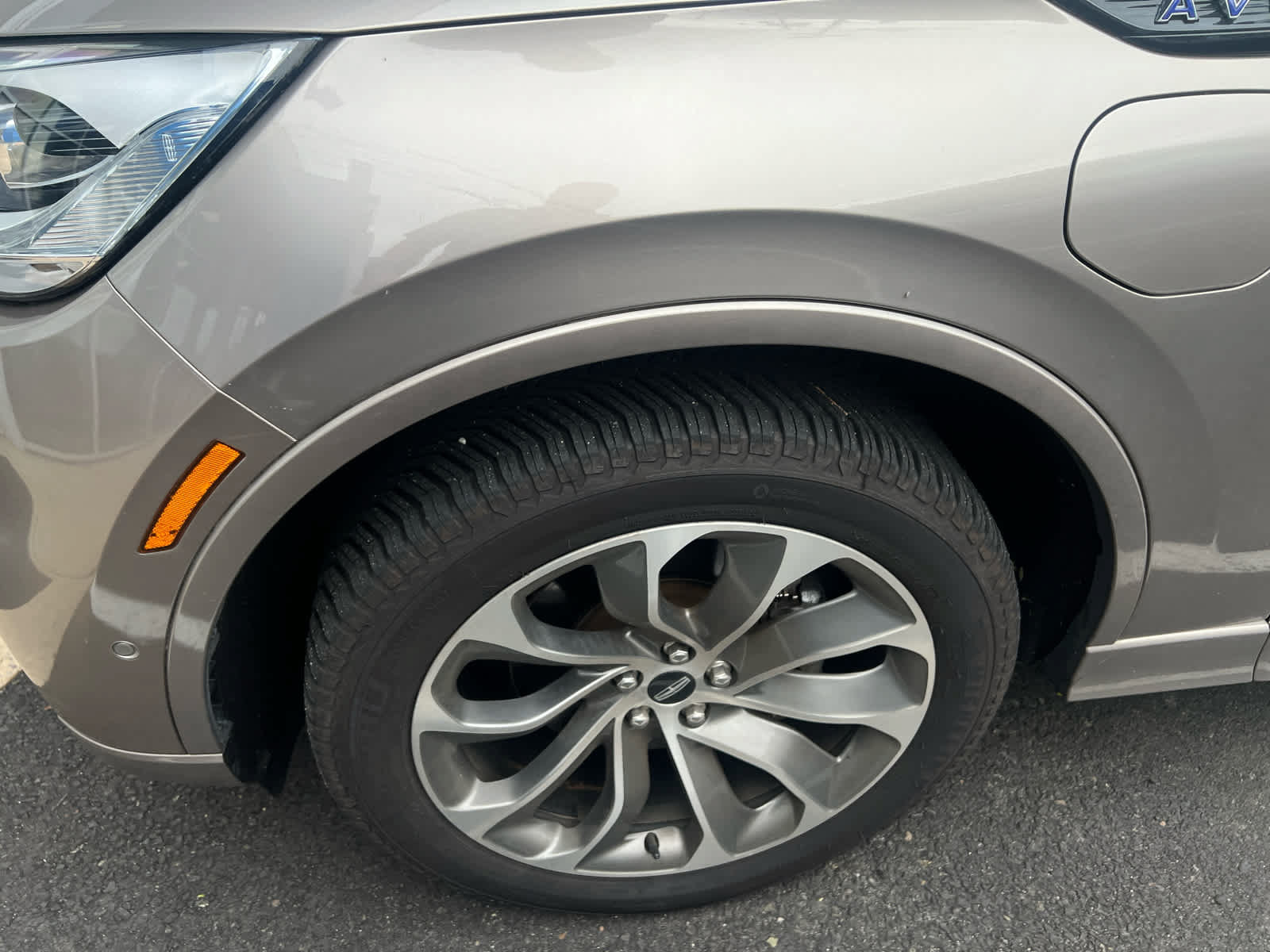 Used 2021 Lincoln Aviator Grand Touring w/ Equipment Group 301A AWD/4WD image 2