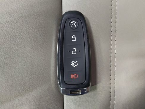 Used 2018 Ford Escape Titanium w/ Ford Safe & Smart Package image 32