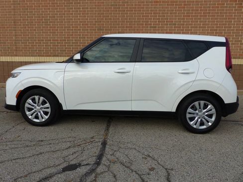 Used 2022 Kia Soul LX image 6