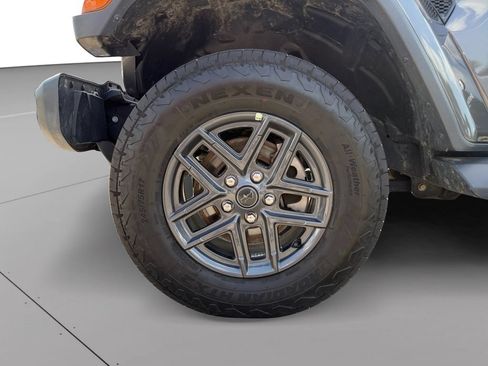 Used 2020 Jeep Wrangler Unlimited Sahara AWD/4WD image 22