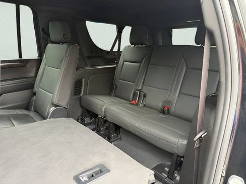 Used 2025 Chevrolet Suburban Z71 AWD/4WD image 31