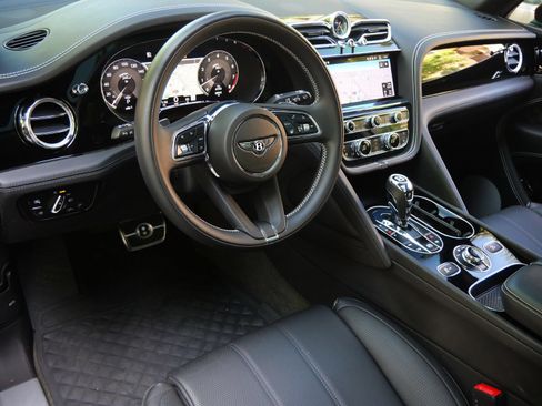 Used 2022 Bentley Bentayga AWD/4WD image 12