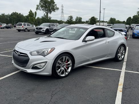 Used 2016 Hyundai Genesis Coupe 3.8 RWD image 32