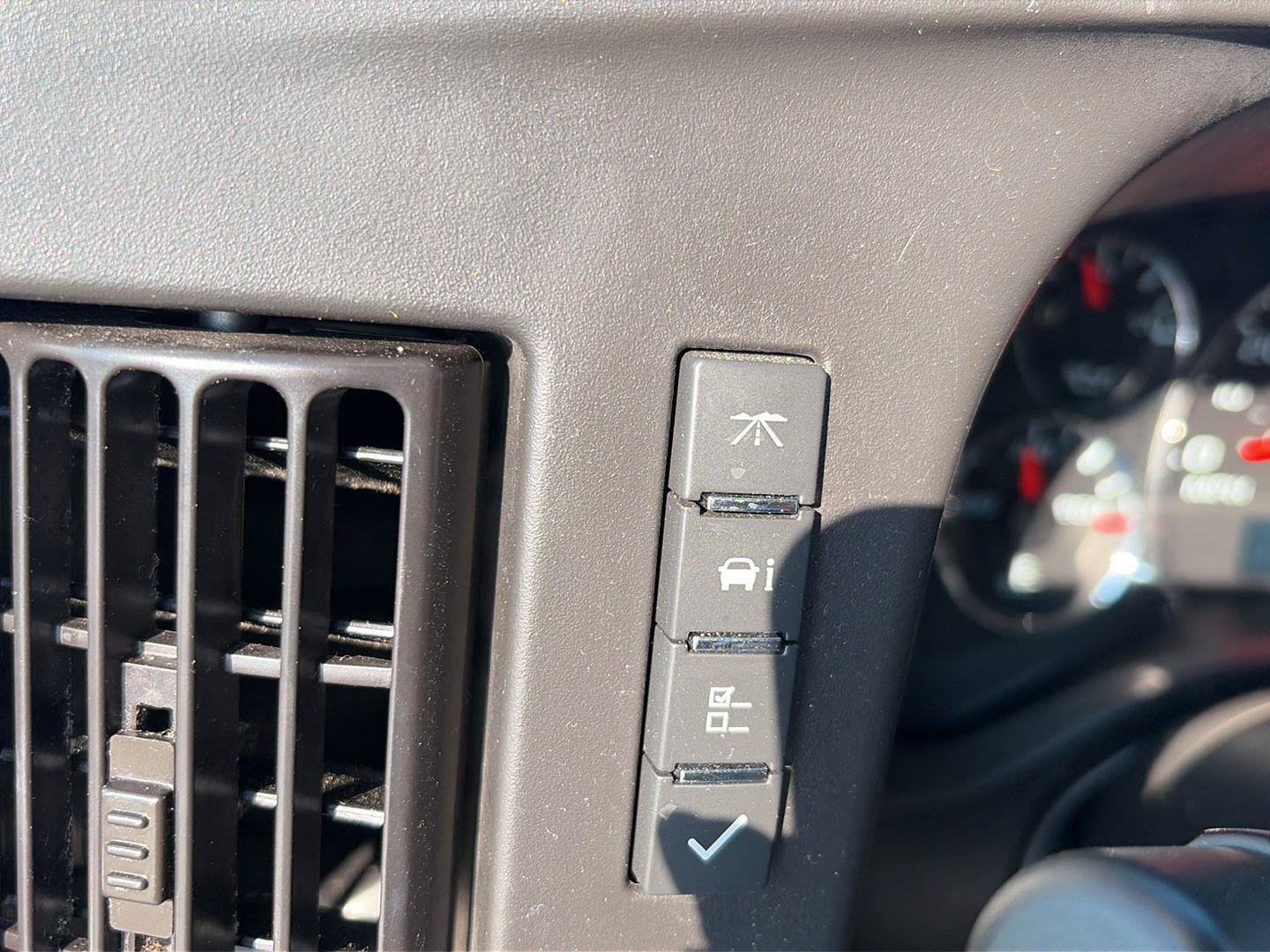 Used 2025 Chevrolet Express 3500 LT w/ LT Preferred Equipment Group RWD image 28