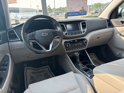 Used 2018 Hyundai Tucson SEL FWD image 11