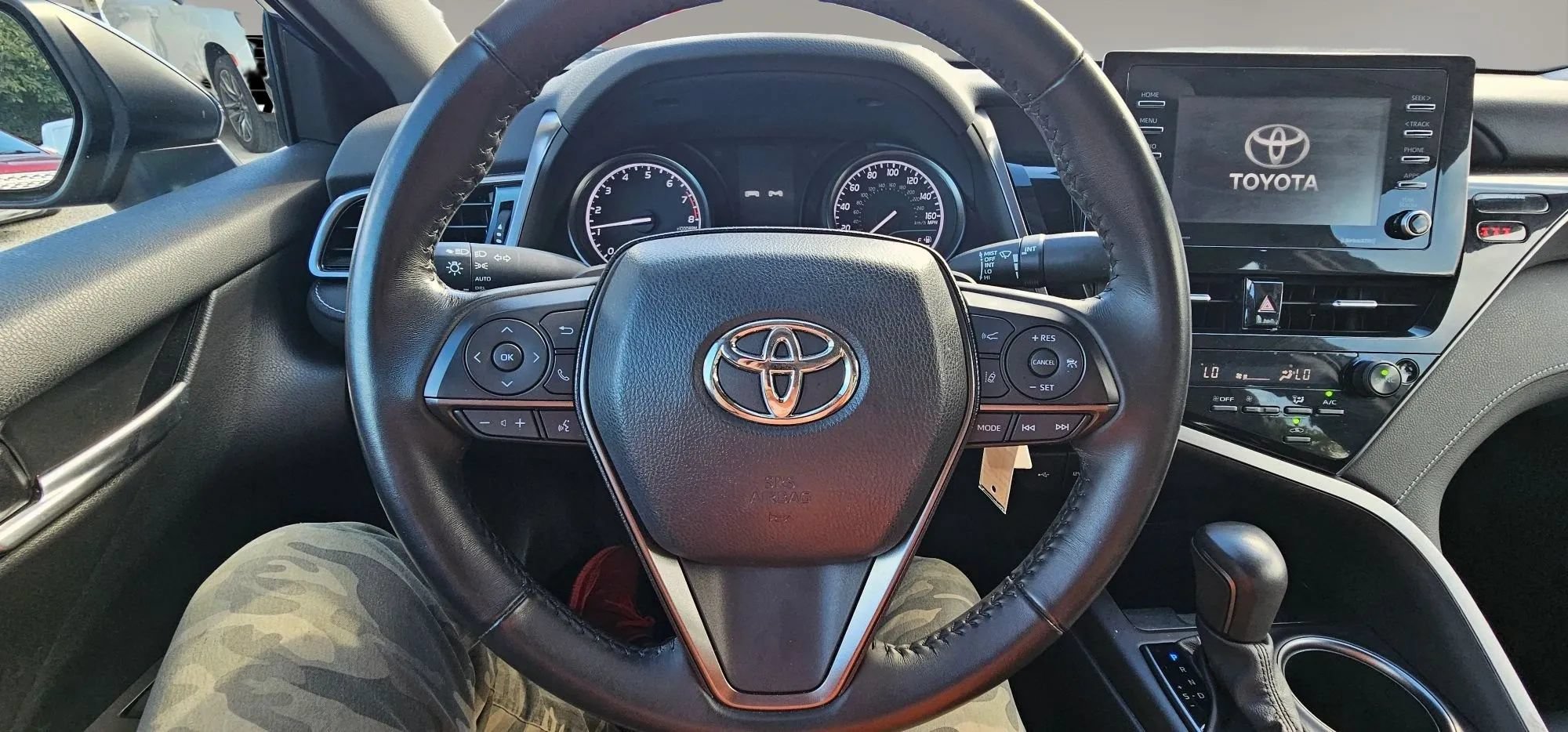 Used 2023 Toyota Camry SE FWD image 11