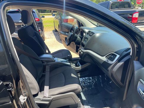 Used 2017 Dodge Journey SE w/ Flexible Seating Group image 20