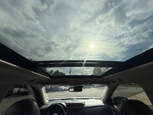 Used 2019 Nissan Rogue SL w/ Premium Package image 17