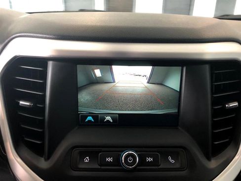Used 2019 GMC Acadia SLE image 18